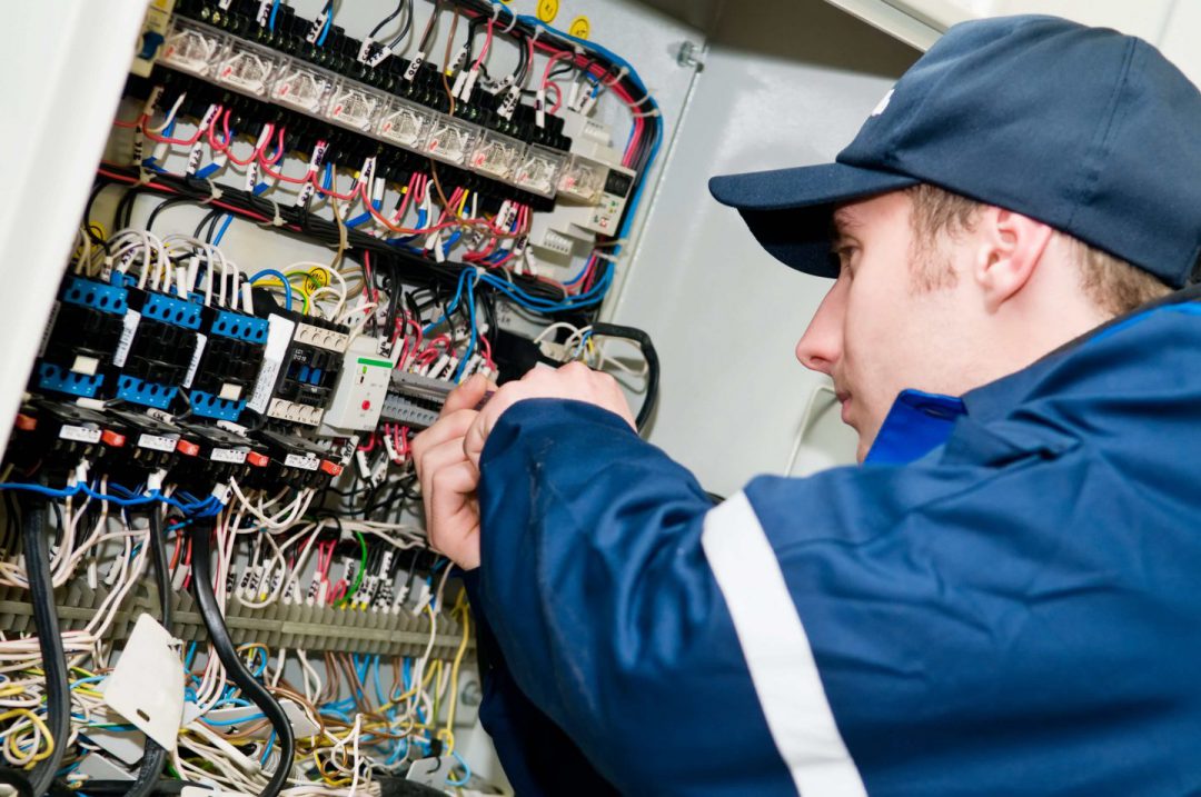 Elektricien aan het werk